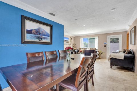 House in Miami Gardens, Florida 5 bedrooms, 189.52 sq.m. № 2031439 - photo 10