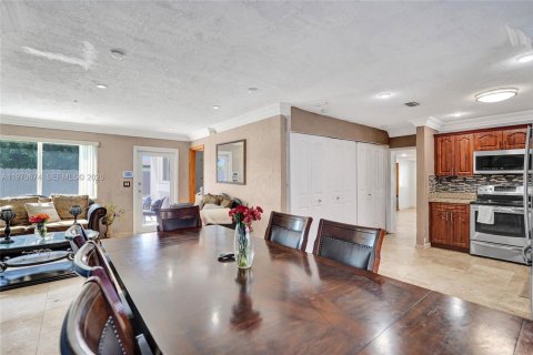 House in Miami Gardens, Florida 5 bedrooms, 189.52 sq.m. № 2031439 - photo 11