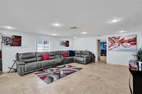 House in Miami Gardens, Florida 5 bedrooms, 189.52 sq.m. № 2031439 - photo 21