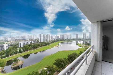 Condo in Aventura, Florida, 2 bedrooms  № 1818023 - photo 16