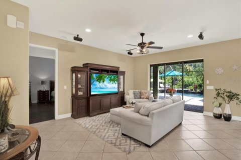 Casa en venta en Tampa, Florida, 5 dormitorios, 326.27 m2 № 1741104 - foto 18