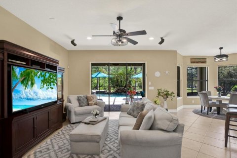 Casa en venta en Tampa, Florida, 5 dormitorios, 326.27 m2 № 1741104 - foto 17