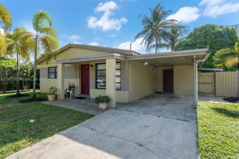 House in Dania Beach, Florida 3 bedrooms, 127.37 sq.m. № 2191507 - photo 4