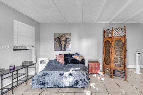 House in Dania Beach, Florida 3 bedrooms, 127.37 sq.m. № 2191507 - photo 17