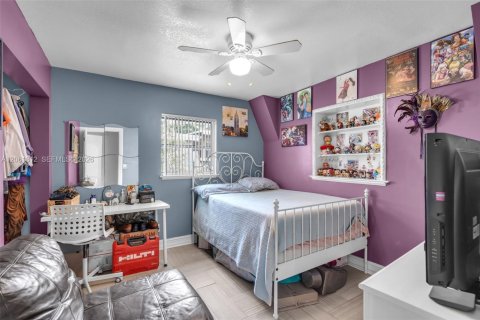 House in Dania Beach, Florida 3 bedrooms, 127.37 sq.m. № 2191507 - photo 16