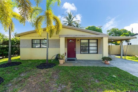 House in Dania Beach, Florida 3 bedrooms, 127.37 sq.m. № 2191507 - photo 3