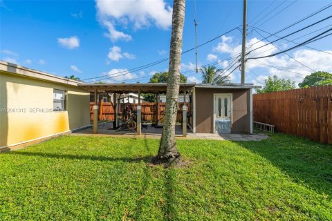 House in Dania Beach, Florida 3 bedrooms, 127.37 sq.m. № 2191507 - photo 23