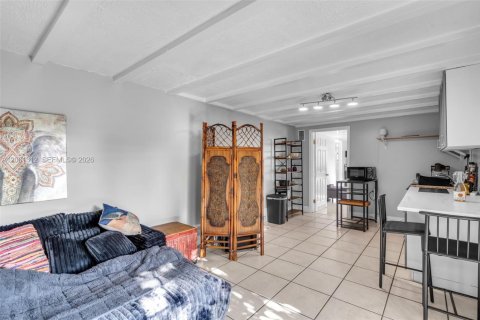 House in Dania Beach, Florida 3 bedrooms, 127.37 sq.m. № 2191507 - photo 18