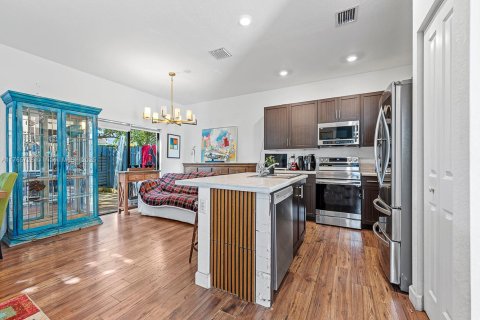 Touwnhouse à vendre à Miami, Floride: 4 chambres, 193.79 m2 № 1863276 - photo 8