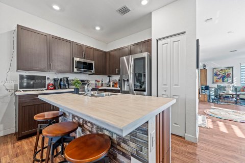 Touwnhouse à vendre à Miami, Floride: 4 chambres, 193.79 m2 № 1863276 - photo 6