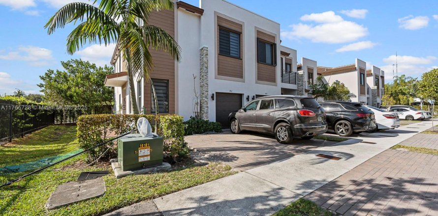 Touwnhouse à Miami, Floride 4 chambres, 193.79 m2 № 1863276