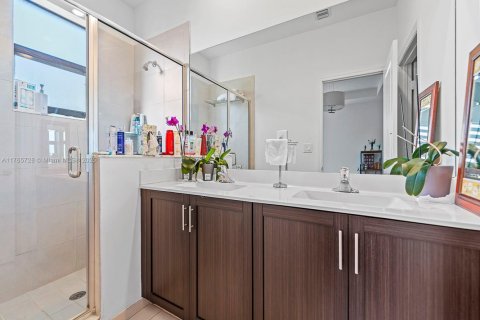Touwnhouse à vendre à Miami, Floride: 4 chambres, 193.79 m2 № 1863276 - photo 13
