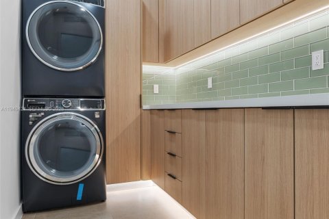 Купить таунхаус в Майами, Флорида 3 спальни, 224.45м2, № 2005507 - фото 27