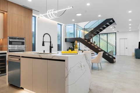 Купить таунхаус в Майами, Флорида 3 спальни, 224.45м2, № 2005507 - фото 7