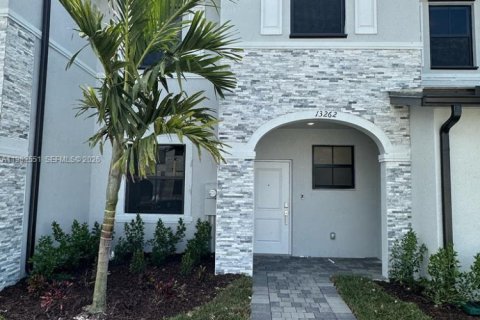 House in Homestead, Florida 3 bedrooms, 123.37 sq.m. № 2049210