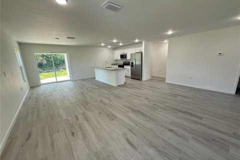 Villa ou maison à louer à North Port, Floride: 4 chambres, 167.22 m2 № 2119005 - photo 4