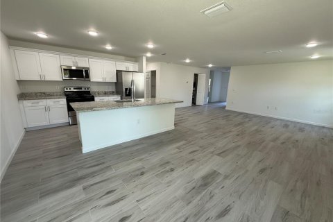 Villa ou maison à louer à North Port, Floride: 4 chambres, 167.22 m2 № 2119005 - photo 8