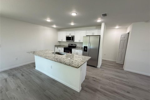 Villa ou maison à louer à North Port, Floride: 4 chambres, 167.22 m2 № 2119005 - photo 5