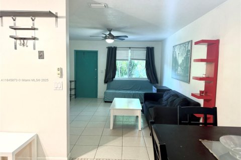 Villa ou maison à louer à Hollywood, Floride: 1 chambre, 65.03 m2 № 1844122 - photo 4