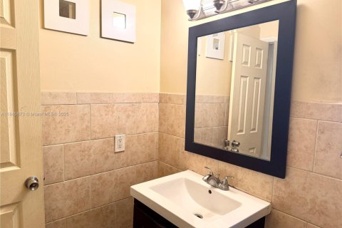 Villa ou maison à louer à Hollywood, Floride: 1 chambre, 65.03 m2 № 1844122 - photo 12