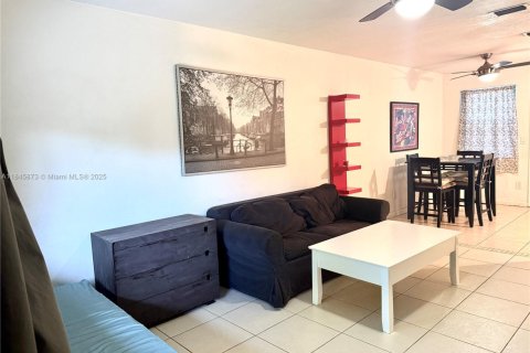 Villa ou maison à louer à Hollywood, Floride: 1 chambre, 65.03 m2 № 1844122 - photo 7