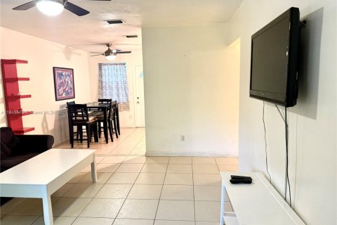 Villa ou maison à louer à Hollywood, Floride: 1 chambre, 65.03 m2 № 1844122 - photo 6