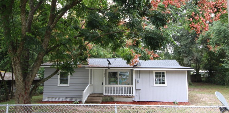 House in Palatka, Florida 3 bedrooms, 74.88 sq.m. № 801307
