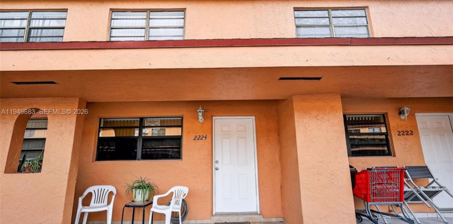 Таунхаус в Хайалиа, Флорида 2 спальни, 83.24м2 № 2005666