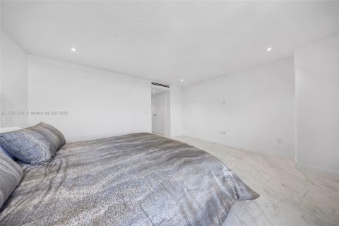 Condo in Bal Harbour, Florida, 3 bedrooms  № 1936150 - photo 23