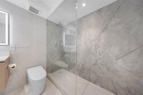 Condo in Bal Harbour, Florida, 3 bedrooms  № 1936150 - photo 27