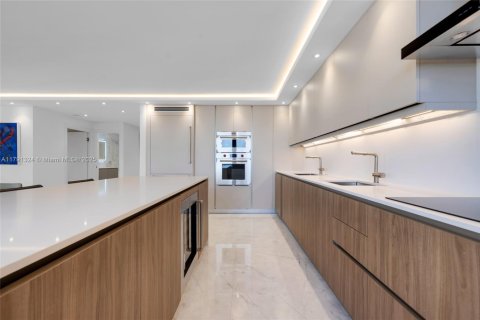 Condo in Bal Harbour, Florida, 3 bedrooms  № 1936150 - photo 5