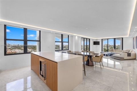 Condo in Bal Harbour, Florida, 3 bedrooms  № 1936150 - photo 7