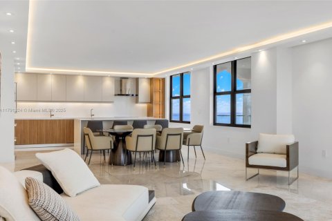 Condo in Bal Harbour, Florida, 3 bedrooms  № 1936150 - photo 15