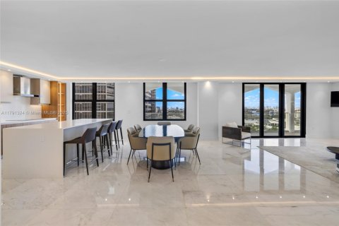 Condo in Bal Harbour, Florida, 3 bedrooms  № 1936150 - photo 1