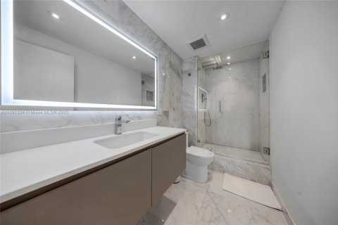 Condo in Bal Harbour, Florida, 3 bedrooms  № 1936150 - photo 19