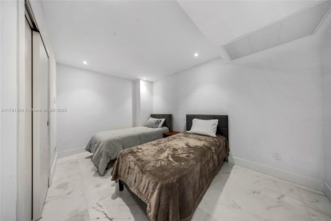 Condo in Bal Harbour, Florida, 3 bedrooms  № 1936150 - photo 17