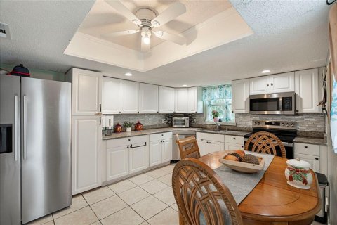 House in Sarasota, Florida 4 bedrooms, 149.39 sq.m. № 2094152 - photo 8