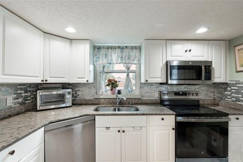 House in Sarasota, Florida 4 bedrooms, 149.39 sq.m. № 2094152 - photo 5