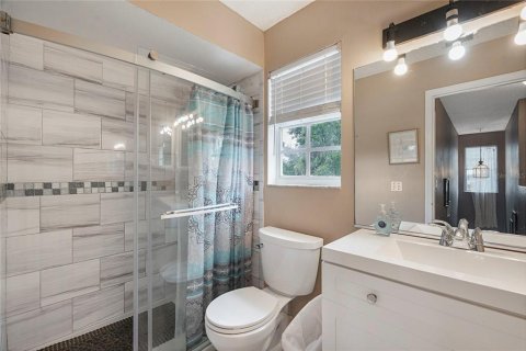 House in Sarasota, Florida 4 bedrooms, 149.39 sq.m. № 2094152 - photo 15