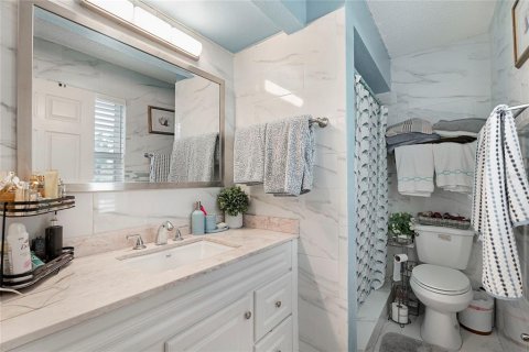 House in Sarasota, Florida 4 bedrooms, 149.39 sq.m. № 2094152 - photo 16