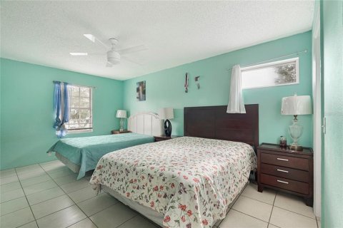 House in Sarasota, Florida 4 bedrooms, 149.39 sq.m. № 2094152 - photo 10