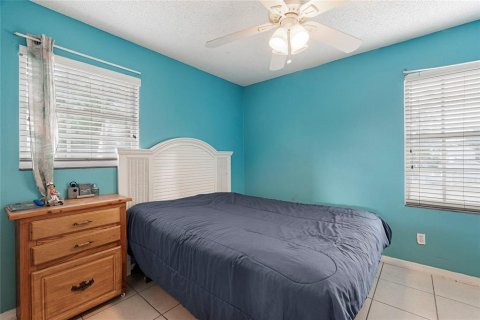 House in Sarasota, Florida 4 bedrooms, 149.39 sq.m. № 2094152 - photo 21