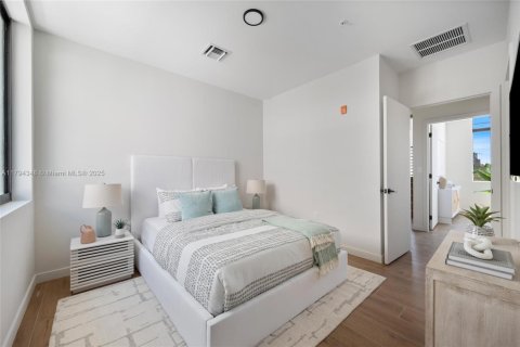 Adosado en venta en Miami, Florida, 3 dormitorios, 174.66 m2 № 1863995 - foto 19