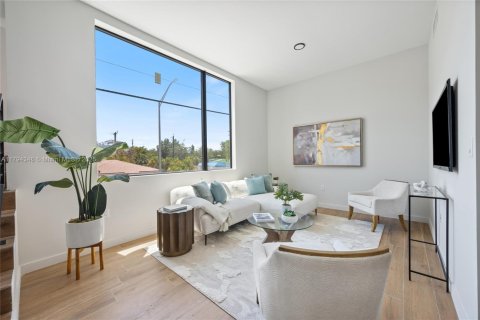 Adosado en venta en Miami, Florida, 3 dormitorios, 174.66 m2 № 1863995 - foto 4