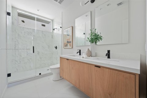 Adosado en venta en Miami, Florida, 3 dormitorios, 174.66 m2 № 1863995 - foto 17