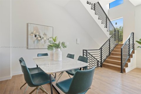 Adosado en venta en Miami, Florida, 3 dormitorios, 174.66 m2 № 1863995 - foto 12