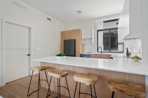 Adosado en venta en Miami, Florida, 3 dormitorios, 174.66 m2 № 1863995 - foto 8