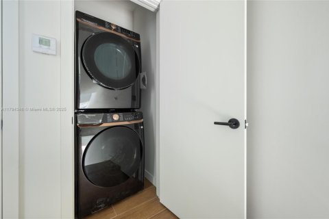Adosado en venta en Miami, Florida, 3 dormitorios, 174.66 m2 № 1863995 - foto 25