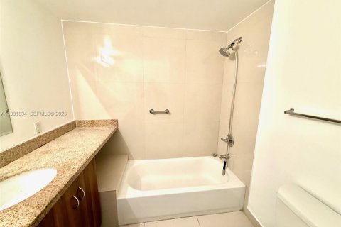 Condominio en alquiler en Miami, Florida, 3 dormitorios, 122.63 m2 № 2043024 - foto 7