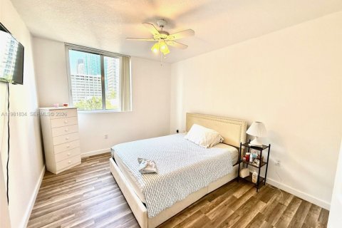 Condominio en alquiler en Miami, Florida, 3 dormitorios, 122.63 m2 № 2043024 - foto 9